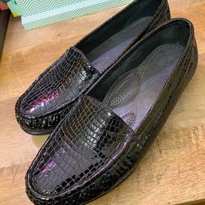SAS Simplify Slip On Loafer Black Croc 8.5